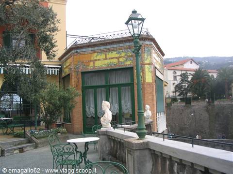 White marble busts and green lamp post outside the Rapallo casino