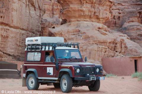 BETWEEN DESERTS AND DUNES