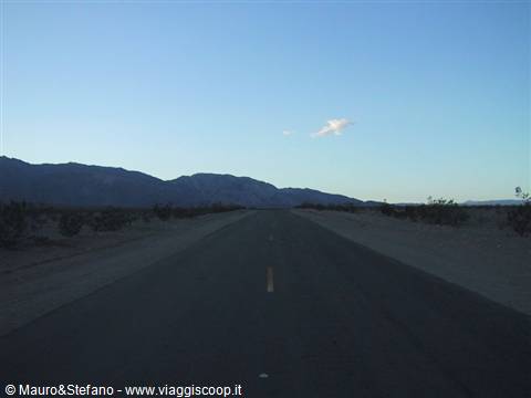 Mauro and Stefano in the Death Valley desert... towards the legendary LAS VEGAS