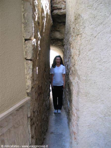 the narrowest street in the world!!!