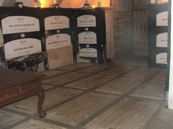 Church of San Francesco, catacombs