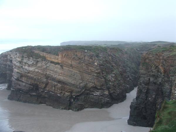 As Catedrais beach