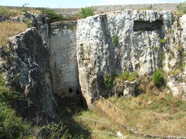 Palazzolo Acreide, tombs at the Akrai