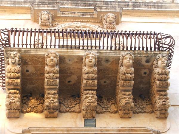 Noto, embroidered balconies.