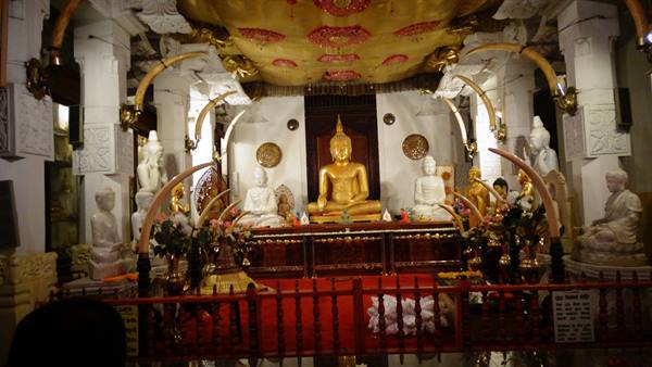 Kandy, Temple of the Tooth of Buddha