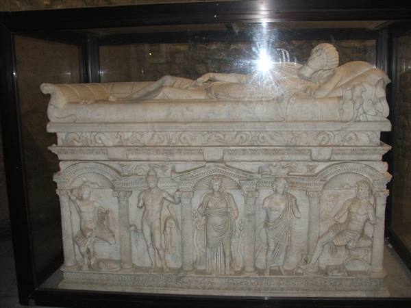 Roman sarcophagus,Melfi