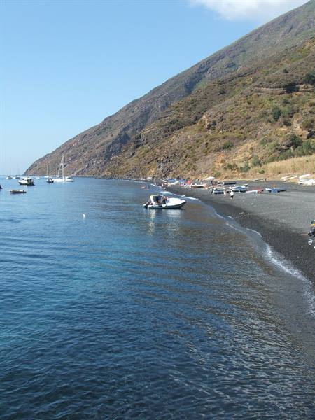 Stromboli,beach...absolutely volcanic !!