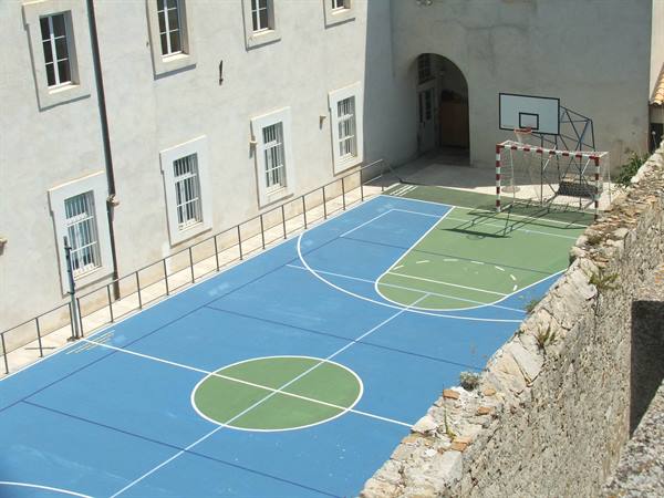 Dubrovnik, stolen spaces