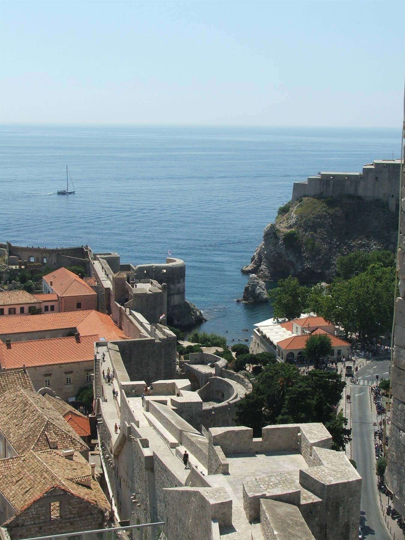 Dubrovnik, stolen spaces