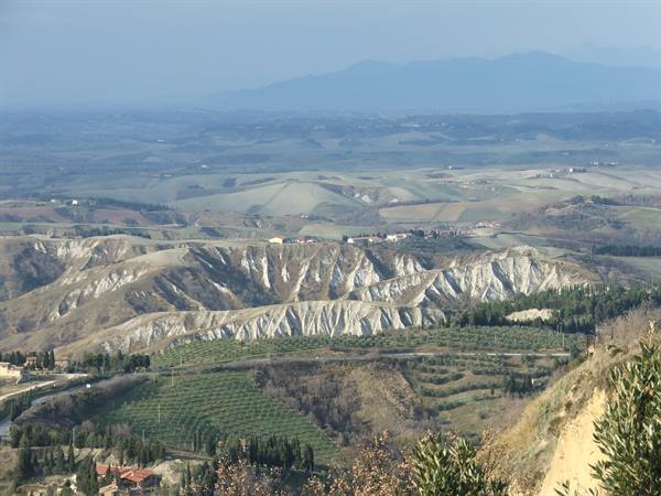 Calanchi senesi around the vineyards