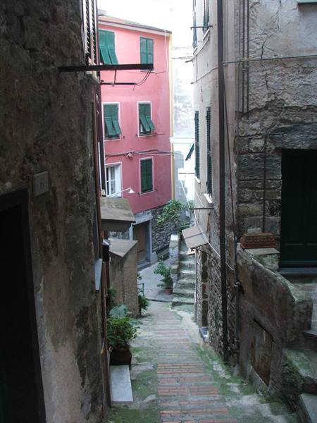 A narrow alley