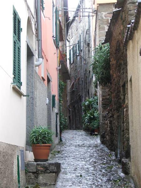 A narrow alley