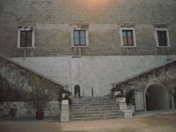 Inner courtyard of the Norman-Swabian Castle
