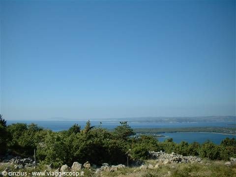 the islet in the middle of the sea