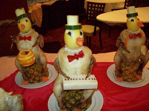 the chickens ahah what a spectacle