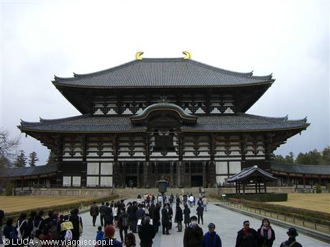 Nara - Todai-Ji temple Nandai-Mon 