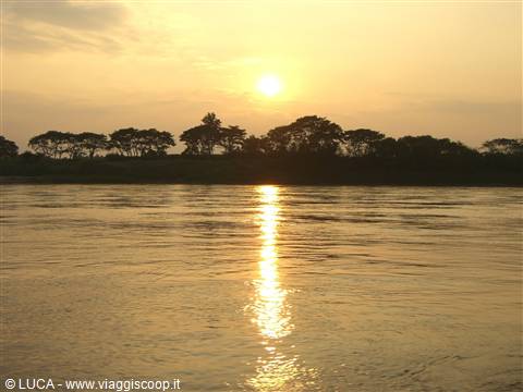 2 days along the Mekong ...sunset...