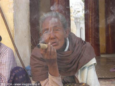 Woman with Cigar - Inle Lake, market