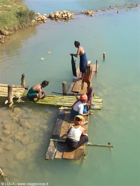 Inle Lake - Women washing themselves...