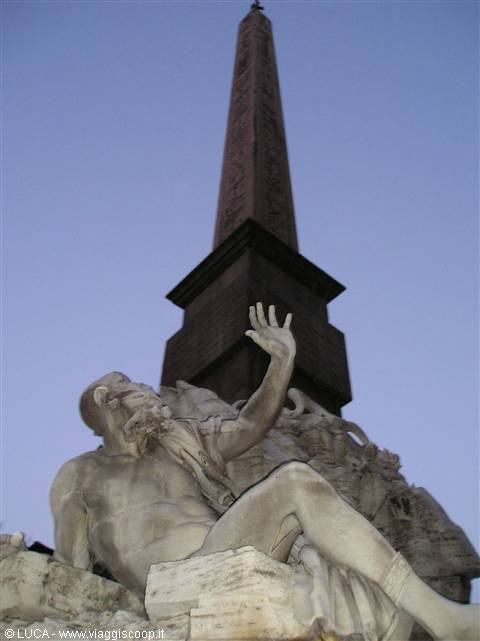 Glimpse of statue and obelisk in Piazza Navona