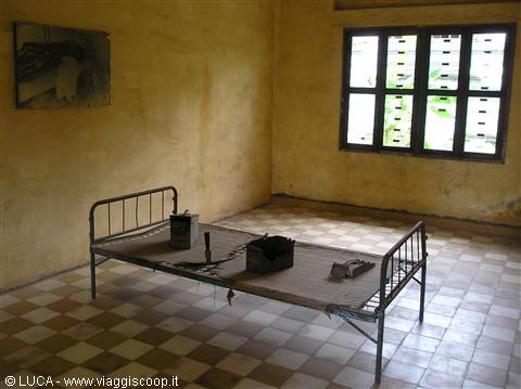 P.P. - Tuol Sleng Museum - Torture Room