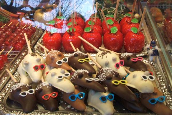 Frankfurt - little mice at the market