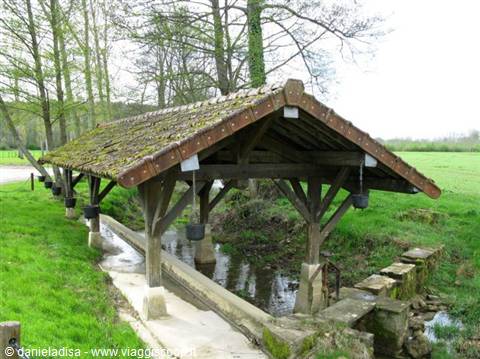 Cry sur Armacon - washhouse