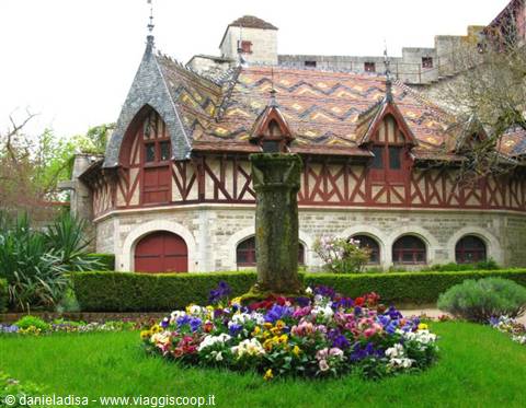 La Rochepot Castle - inner courtyard