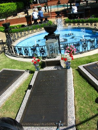 MEMPHIS - GRACELAND. Tomba di Elvis