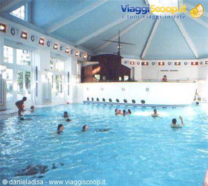 hotel newport bay-indoor pool
