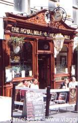 Edinburgh - Pub on Royal Mile 