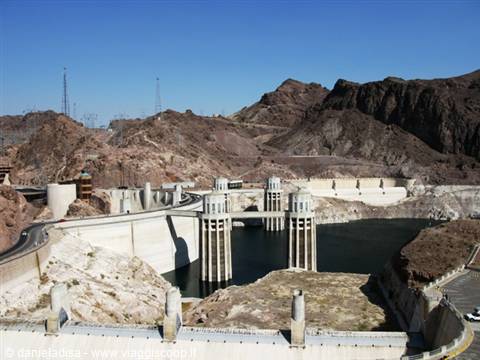 Dam between Arizona and Nevada