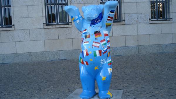 Blue Berlin Buddy Bear painted with European Union flags, 2007