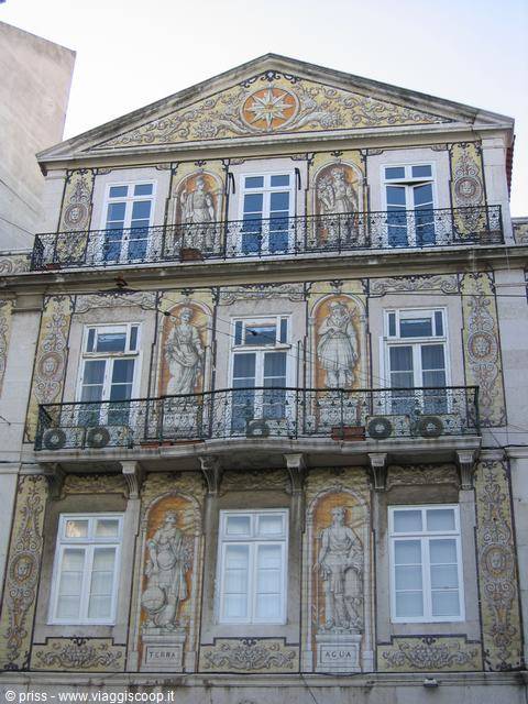 Facciata in azulejos con figure allegoriche, Casa do Ferro das Bandeiras, Lisbona