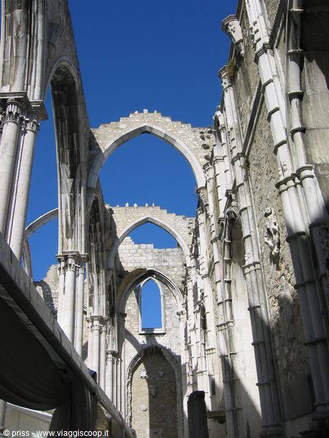 Convento do Carmo, Lisbon: roofless Gothic stone arches against a blue sky