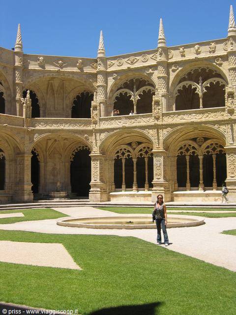 Tourist in the Manueline cloister of the Jerónimos Monastery, Lisbon