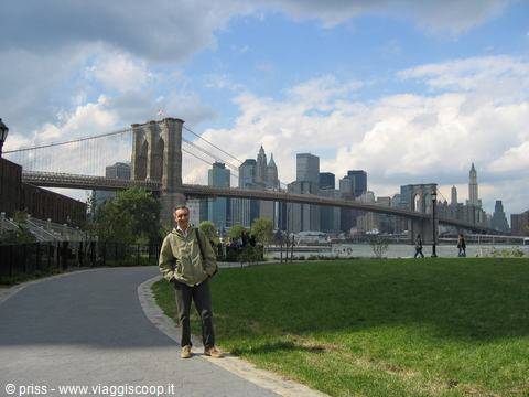 A little park in Brooklyn... on one side the Brooklyn Bridge on the other the Manhattan!