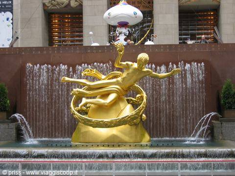 Gilded Prometheus statue on the fountain at Rockefeller Center, New York