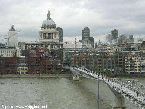 pedestrian bridge, Thames and St. Paul's dome
