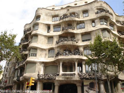 Casa Milà, wavy stone facade with wrought iron balconies