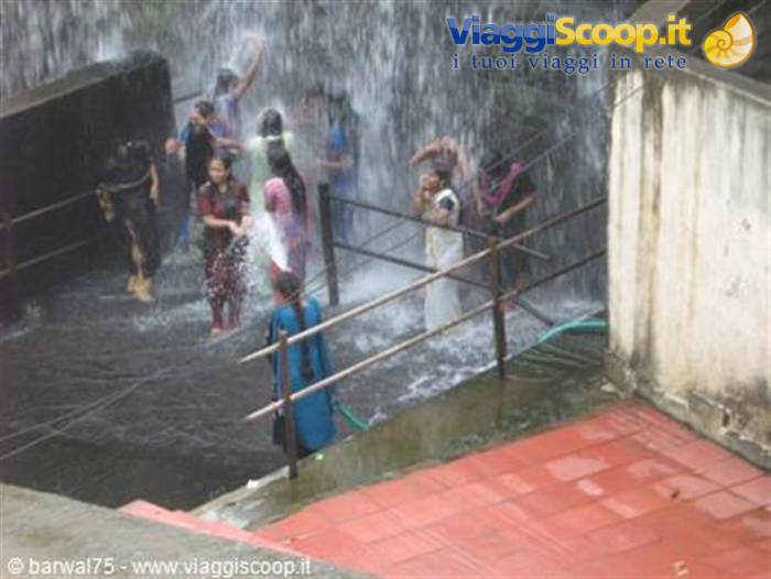 THIRPARAPPU:the women's 'shower'