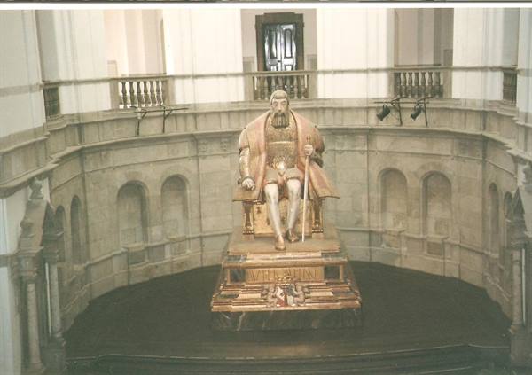 Marble statue of William of Orange on throne, Delft mausoleum