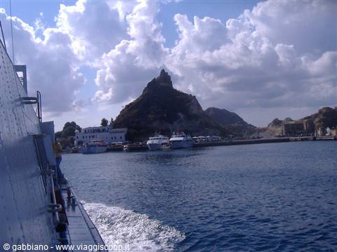 vulcano harbour