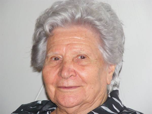 a beautiful 86-year-old lady:my mum