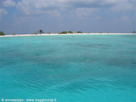 Veligandu from the boat