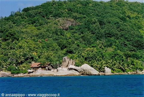 BY BOAT TO CURIEUSE ISLAND
