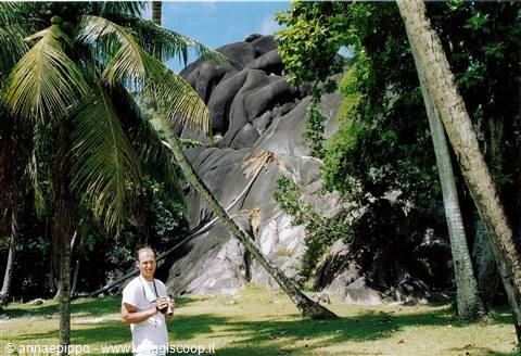 THE LARGEST MONOLITH OF THE SEYCHELLES(LA DIGUE)