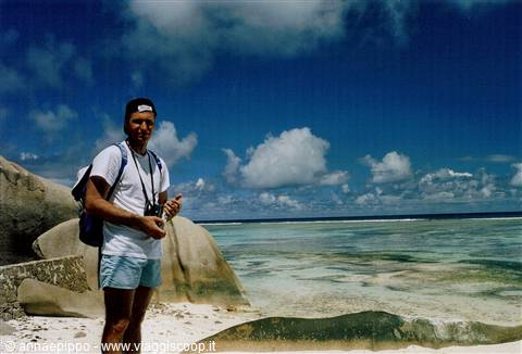 RO AT ANSE SOURCE D'ARGENT