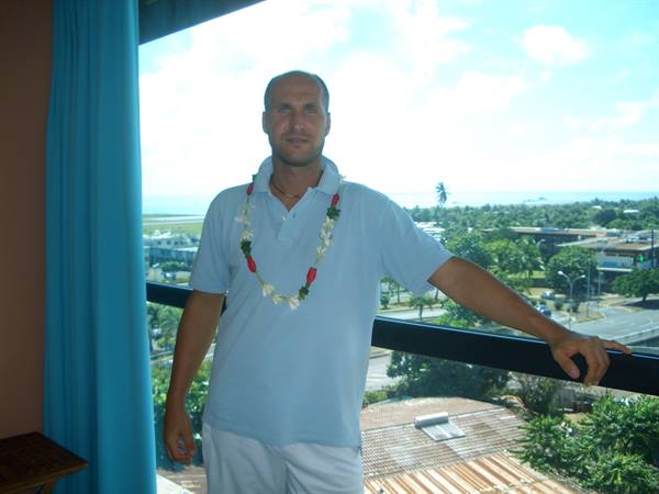 RO WITH TIARE NECKLACE