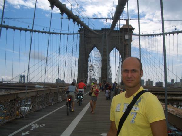 RO ON THE BROOKLYN BRIDGE